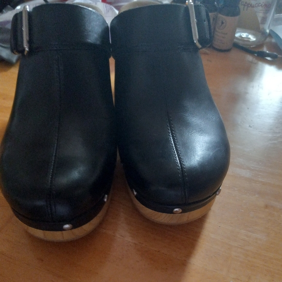 Clarks clogs size 8 U.S. - Picture 2 of 5